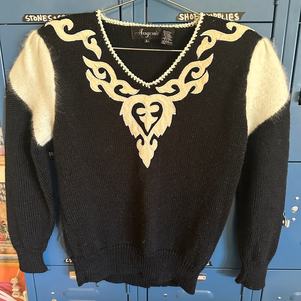 Vintage Angora, Lambswool, Acrylic V-Neck Sweater with Exquisite Detailing Sz L